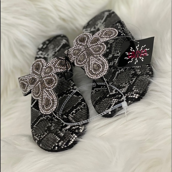 Olivia Miller Sandals - Picture 2 of 2